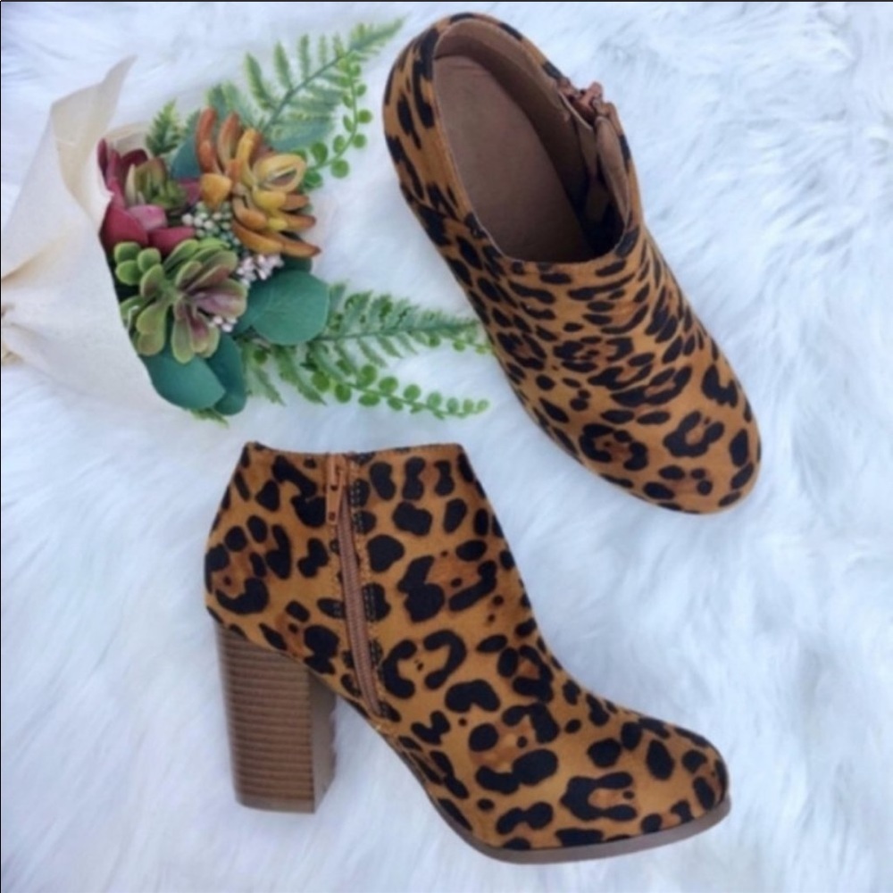SHARI Leopard Booties! - Picture 6 of 8